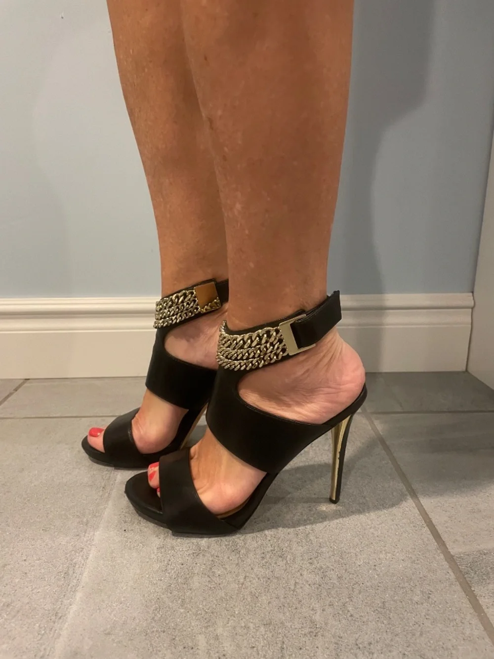 Guess by Marciano worn by